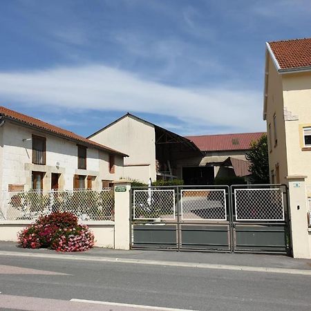 Cour La Dame Chez Beatris Et Christophe Janson Les Grandes-Loges Exteriör bild