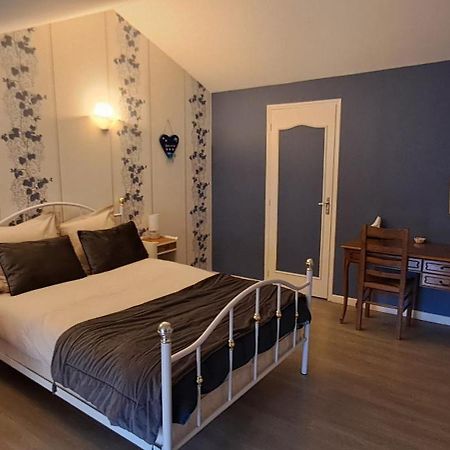 Cour La Dame Chez Beatris Et Christophe Janson Les Grandes-Loges Exteriör bild